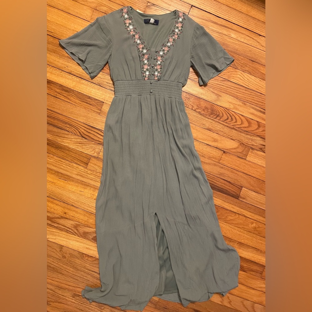 NWT Francesca’s Embroidered Short Sleeve Maxi Dress